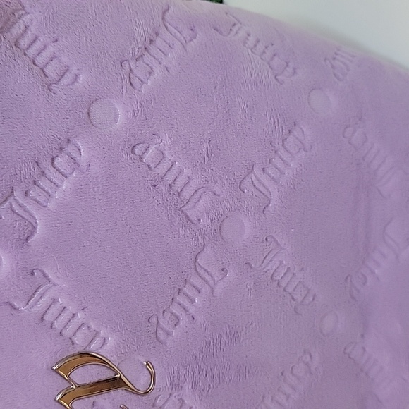 NWT JUICY COUTURE Travel Cosmetic Makeup Bag ,Wedge Pouch, Velour Lavender - Picture 4 of 17